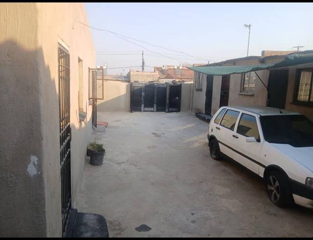 9 BEDROOM HOUSE FOR SALE IN KAALFONTEIN